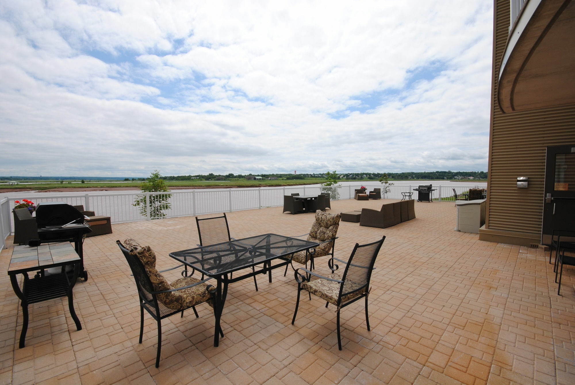 Premiere Suites มองก์ตัน ภายนอก รูปภาพ