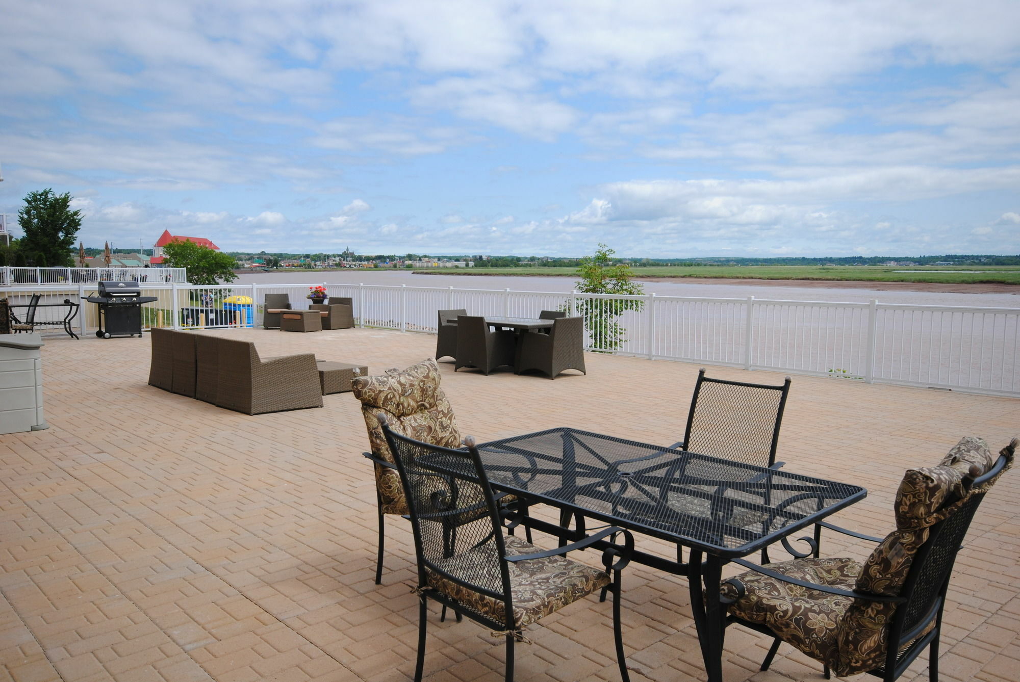 Premiere Suites มองก์ตัน ภายนอก รูปภาพ